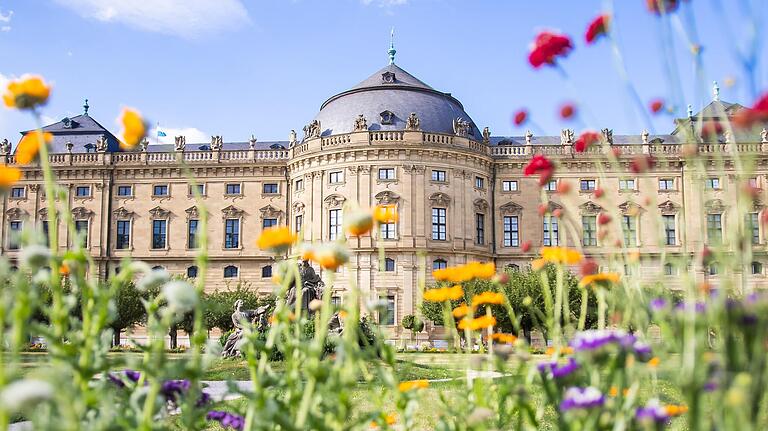 Das blühende Paradies in der Würzburger Innenstadt: der Hofgarten der Residenz in Würzburg.