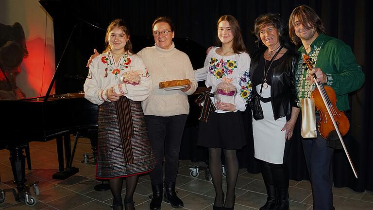 Auf dem Foto Dascha Klimas, Gerda Zierhut, Sascha Klimas, Renate Blenk, Oleksandr Klimas.