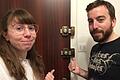 Elisa Keul und ihr Freund Hippolyte Mallecourt vor der symbolisch abgeschlossenen Wohnungstür in Straßburg. Foto: Selfie Elisa Keul       -  Elisa Keul und ihr Freund Hippolyte Mallecourt vor der symbolisch abgeschlossenen Wohnungstür in Straßburg. Foto: Selfie Elisa Keul