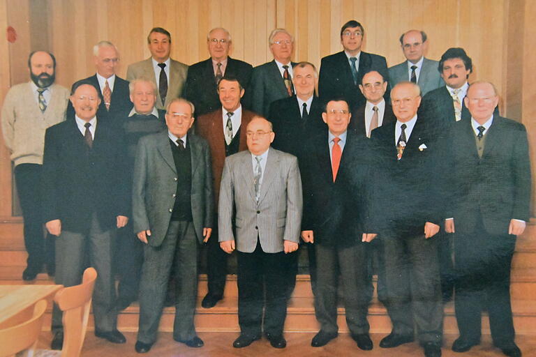 So sah ein Teil des Stammtisches in den 1990er Jahren aus. Mit dabei auch die Höchberger Altbürgermeister Werner Hillecke (rechts außen) und Peter Stichler (oben zweiter von links). So sah ein Teil des Stammtisches in den 1990er Jahren aus. Mit dabei auch die Höchberger Altbürgermeister Werner Hillecke (rechts außen) und Peter Stichler (oben zweiter von links).