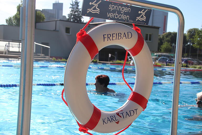 Das Karlstadter Freibad wird mit Abwärme aus dem Zementwerk geheizt.