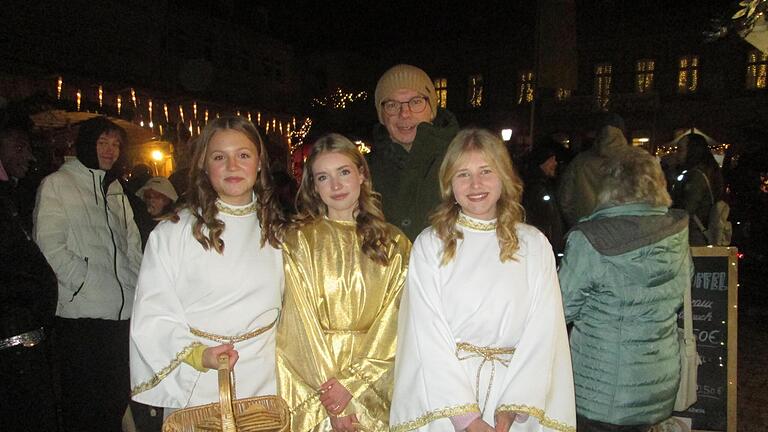 Himmelsboten wie das Christkind und seine Engel empfängt Bürgermeister Armin Warmuth gerne. - Himmelsboten wie das Christkind und seine Engel empfängt Bürgermeister Armin Warmuth gerne. Himmelsboten wie das Christkind und seine Engel empfängt Bürgermeister Armin Warmuth gerne. - Himmelsboten wie das Christkind und seine Engel empfängt Bürgermeister Armin Warmuth gerne.