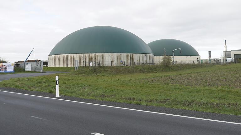 Von der Biogasanlage bei Hofheim ausgehend soll künftig ein Nahwärmenetz in Richtung der Stadt verlaufen. Von der Biogasanlage bei Hofheim ausgehend soll künftig ein Nahwärmenetz in Richtung der Stadt verlaufen. 