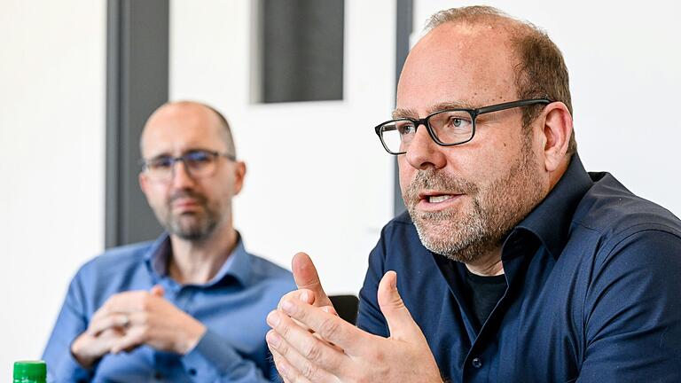 Georg Gasteiger (vorne) und Wolfgang Kastenmüller haben sich der Erforschung des Immunsystems verschrieben. Auf ihren Erkenntnissen ruhen große Hoffnungen unter anderem in der Krebstherapie. Georg Gasteiger (vorne) und Wolfgang Kastenmüller haben sich der Erforschung des Immunsystems verschrieben. Auf ihren Erkenntnissen ruhen große Hoffnungen unter anderem in der Krebstherapie. 