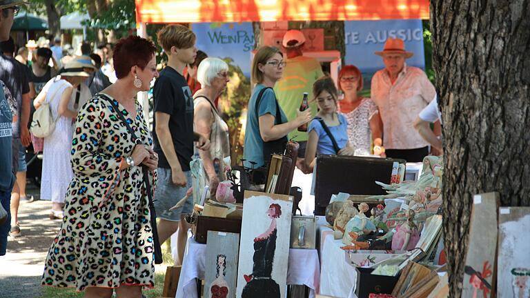 Sonnenschein und ein breit gefächertes Angebot der fast 60 Stände lockten im vergangenen Jahr Tausende Besucher in die Gerolzhöfer Alleen zur 13. Auflage von 'Kunst & Kulinarisches'. Sonnenschein und ein breit gefächertes Angebot der fast 60 Stände lockten im vergangenen Jahr Tausende Besucher in die Gerolzhöfer Alleen zur 13. Auflage von 'Kunst & Kulinarisches'.