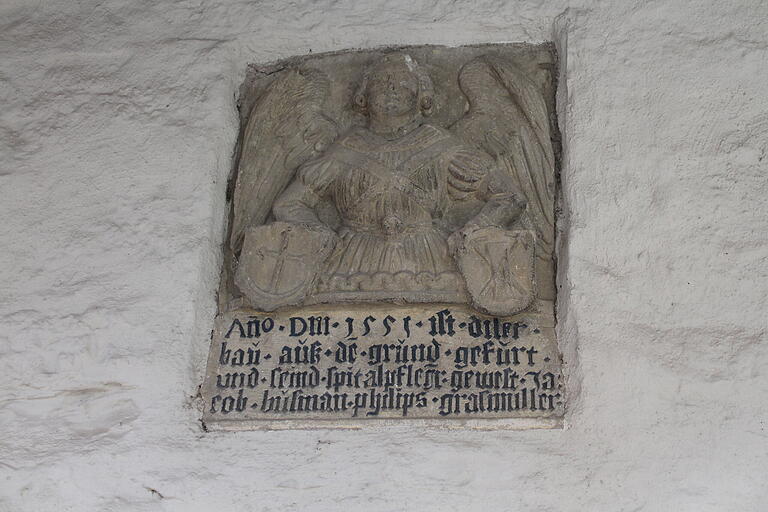 Die Gründungstafel am Arkadenbau verweist auf das Jahr 1551. Die Gründungstafel am Arkadenbau verweist auf das Jahr 1551.