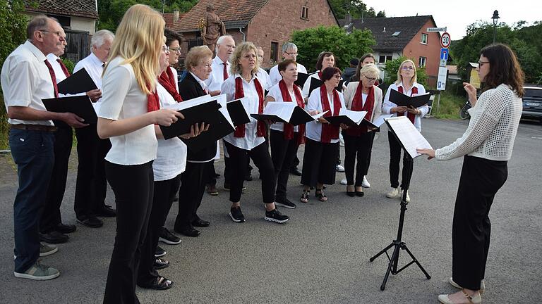 Sängerrunde Holzkirchen e.V. bei einem klassischen Auftritt auf dem Sängerfest Sängerrunde Holzkirchen e.V. bei einem klassischen Auftritt auf dem Sängerfest