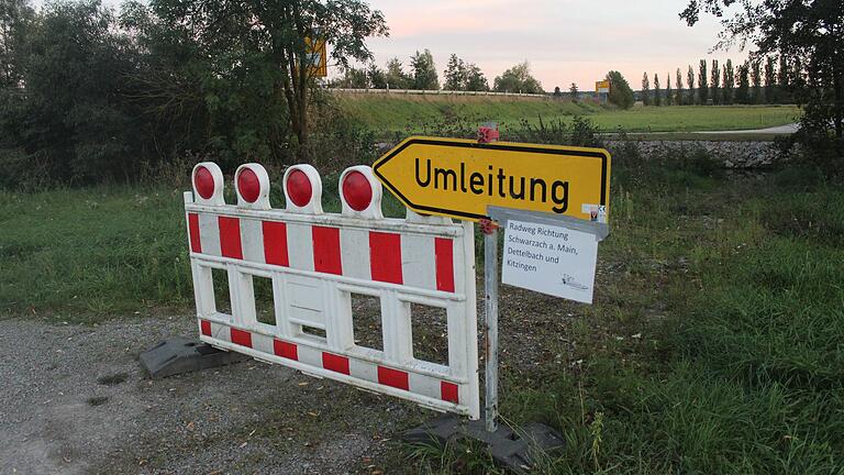 Die Radweg-Brücke über die Schwarzach soll neu gebaut werden. Die Gemeinde reicht nun einen Vorschlag dazu bei den Behörden ein.