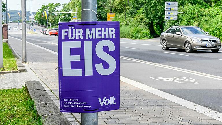 Noch ein Volt-Plakat in Würzburg, das vor der Europawahl offenbar für Gesprächsstoff sorgte. Noch ein Volt-Plakat in Würzburg, das vor der Europawahl offenbar für Gesprächsstoff sorgte.