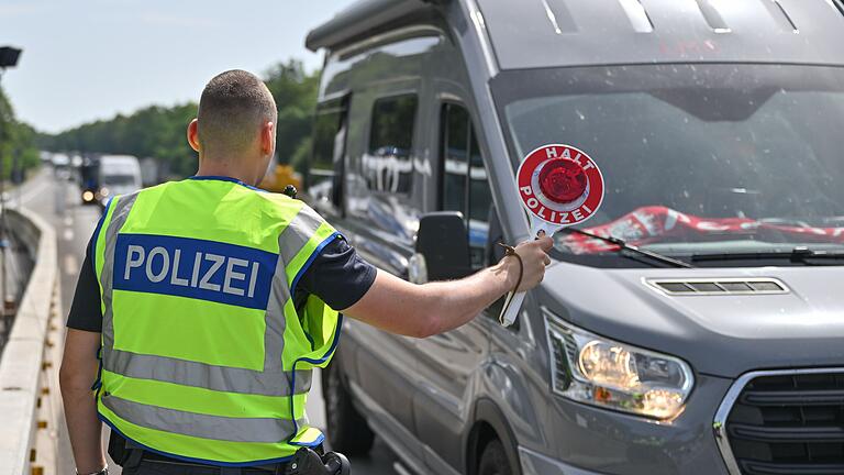 Grenzkontrolle       -  Frankreich-Reisende müssen sich auf Krontollen an der Grenze einstellen. (Symbolbild)