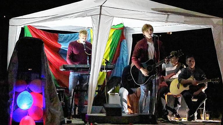 Die Band &bdquo;Fünfter März&ldquo; beim Lauschmusik-Festival.