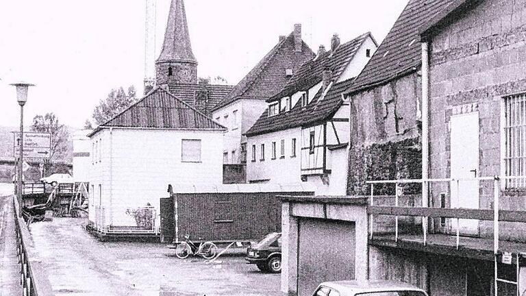 So sah der Abschnitt mit Bebauung vor der Stadtmauer Jahre vor der Sanierung aus.