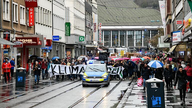 Im März demonstrierten über 1.000 Schüler gegen den Klimawandel. Im Internet werden sie dafür oft angefeindet.