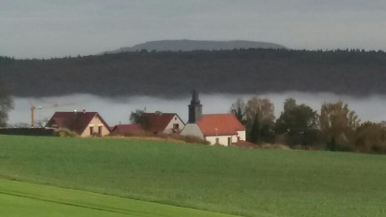 Massenbuch über Nebel im Maintal.