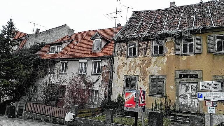 Die ehemaligen Schutzjudenhäuser bleiben stehen. Rechts das Haus von Maria Schmitt.