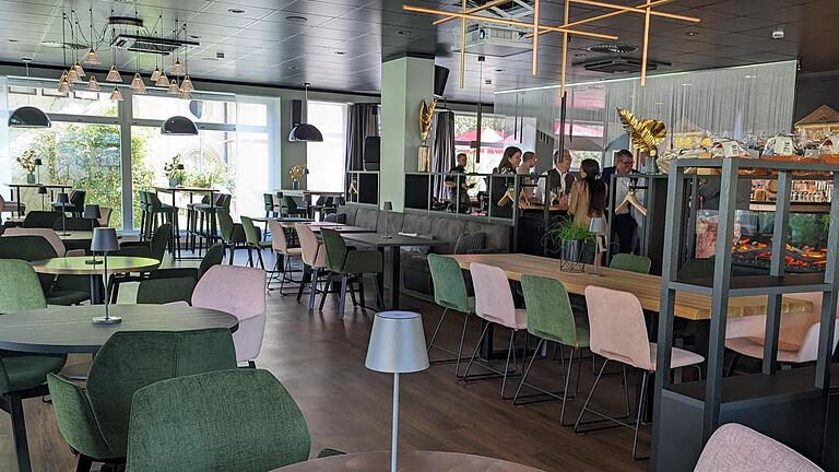 Die modern ausgestattete Lounge lädt zum Verweilen ein. - Die modern ausgestattete Lounge lädt zum Verweilen ein. Die modern ausgestattete Lounge lädt zum Verweilen ein. - Die modern ausgestattete Lounge lädt zum Verweilen ein.