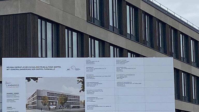 Wie in den zurück liegenden Jahren stellt der entstehende Neubau des Alfons-Goppel-Berufsschulzentrums auch 2022 das größte Investitionsvolumen des Landkreises Schweinfurt dar.