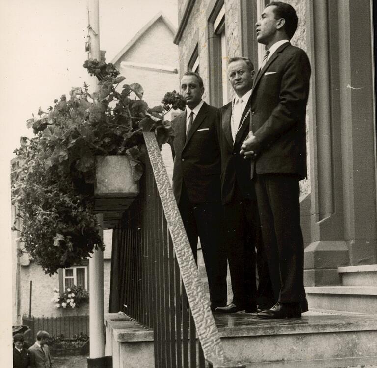Erster Landrat des Landkreises war Bruno Rühl – hier bei der Einweihung des Distelhäuser Rathauses im Jahr 1967 mit Bürgermeister Robert Weber und dem Architekten. Erster Landrat des Landkreises war Bruno Rühl – hier bei der Einweihung des Distelhäuser Rathauses im Jahr 1967 mit Bürgermeister Robert Weber und dem Architekten.