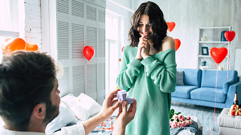 Heiratsantrag       -  Ein Heiratsantrag lässt die Gefühle verrückt spielen...