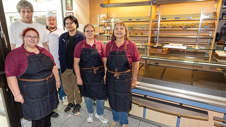 Das Team von Bäckermeister und Brotsommelier Simon Riethmann (Dritter von links).