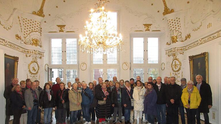 Die SPD-Reisegruppe im kleinen Festsaal der Stadt Aachen. Die SPD-Reisegruppe im kleinen Festsaal der Stadt Aachen.