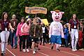 Das inklusive Spiel und Sportfest im Willy-Sachs-Stadion war nur einer der vielen Höhepunkte. Hier marschieren die Teilnehmer der Schweinfurter Fransziskusschule in das Stadion ein. Mit 141 Kindern kamen von dieser Schule die meisten Athleten. Dafür wurde sie ausgezeichnet.
