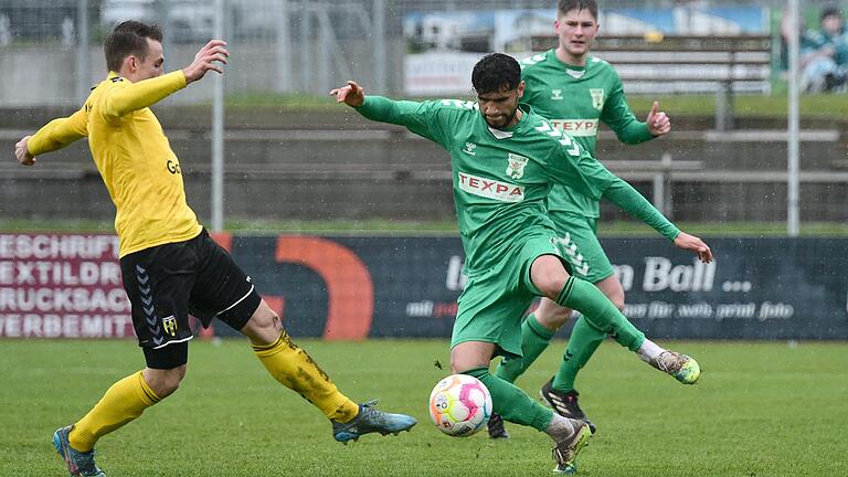 Zu wenig gelang Osama Alawami (rechts) und seinen Großbardorfer Mitspielern gegen die SpVgg Bayern Hof. Zu wenig gelang Osama Alawami (rechts) und seinen Großbardorfer Mitspielern gegen die SpVgg Bayern Hof.