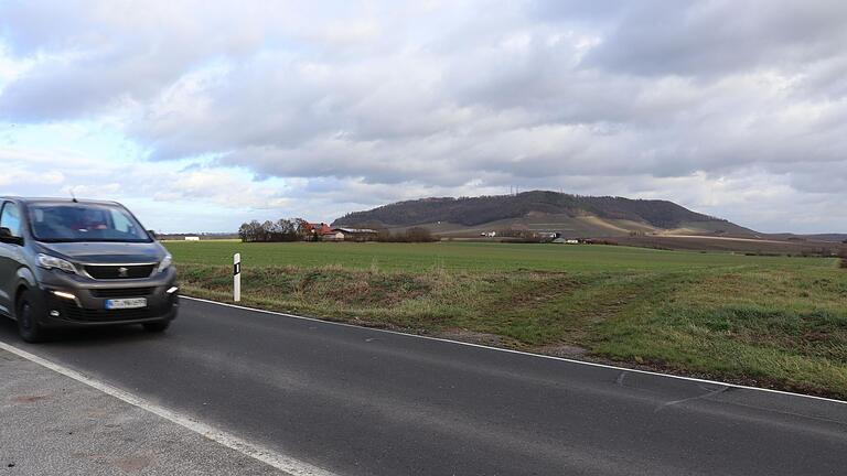 Der Panoramablick auf den Schwanberg kann nicht über die gefährliche Enge der Passage zwischen Rödelsee und Mainbernheim hinwegtäuschen.