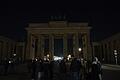 Earth Hour in Deutschland - Brandenburger Tor       -  Licht aus am Brandenburger Tor - mit der weltweiten Aktion Earth Hour will die Umweltschutzorganisation WWF ein Zeichen für mehr Klimaschutz setzen.