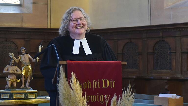 Pfarrerin Esther Meist wurde in Wiesenbronn verabschiedet.