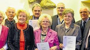 Sie hoben den Verein aus der Taufe: Die Gründungsmitglieder mit den Ehrengästen (von links) Dieter Kaufmann, Ida Schuler, Franz Pfeifer, Carola Dotzel, Thomas Ries, Elvira Wolf, Willi Warmuth, Helga Karrlein, Georg Grembler, Thomas Saam und Mathias Popp.