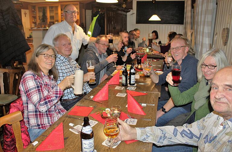 Volles Haus zum Abschluss im Bären in Kleinlangheim: Gastwirt Eckhard Höhn begrüßte dazu noch einmal etliche Stammgäste.