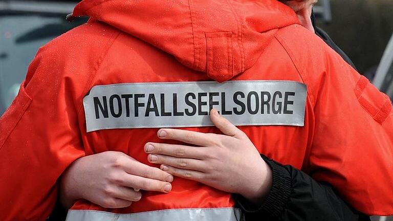 80 Einsätze hatte die Notfallseelsorge im ersten Halbjahr im Landkreis Schweinfurt. Dabei geht es vor allem um das Da-Sein. 80 Einsätze hatte die Notfallseelsorge im ersten Halbjahr im Landkreis Schweinfurt. Dabei geht es vor allem um das Da-Sein.