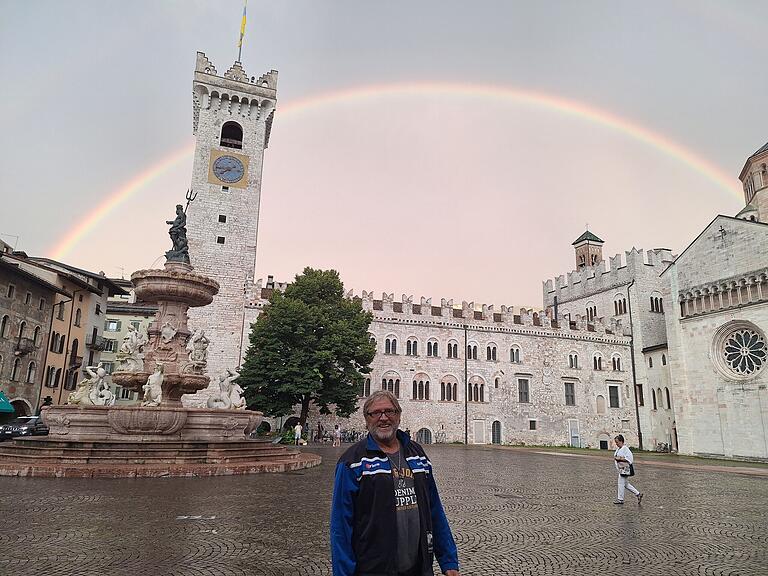 Diesen Regenbogen über der Toskana fing der Westheimer mit seinem Handy ein. Diesen Regenbogen über der Toskana fing der Westheimer mit seinem Handy ein.