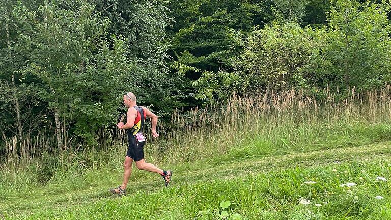 Bei der Xterra-Europameisterschaft in Zittau erreichte Georg Harbauer den zweiten Platz in seiner Altersklasse und qualifizierte sich somit für die WM auf Hawaii.