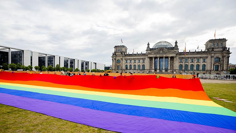 Grabenkämpfe um Gender-Themen bei den Vereinten Nationen       -  In vielen Ländern wird für die LGBTQI+ Rechte demonstriert - doch es gibt auch Gegenwind. (Archivbild)