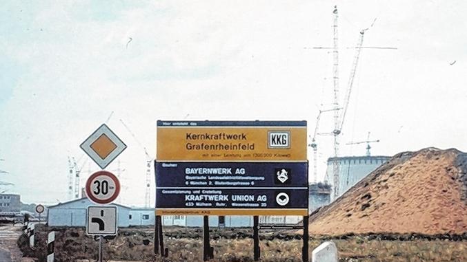 Die Bautafel am Eingang zum Gelände im Jahr 1976