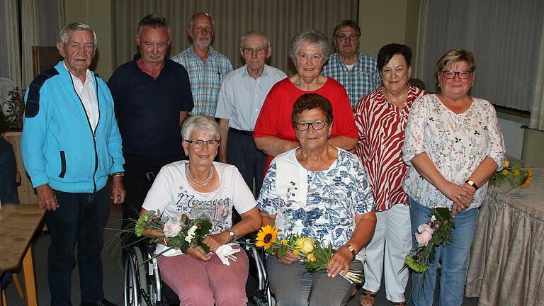 Ehrungen beim VdK Großwenkheim (vorne von links): Anita Kunert und Erika  Gehring sowie (hinten, von links): Edwin Fleischmann, Edgar Glückert, Günther  Schlembach, Benno Klöffel, Renate Albert, Wilfried Balling, Meta Klein und  Linda Ziegler.       -  Ehrungen beim VdK Großwenkheim (vorne von links): Anita Kunert und Erika  Gehring sowie (hinten, von links): Edwin Fleischmann, Edgar Glückert, Günther  Schlembach, Benno Klöffel, Renate Albert, Wilfried Balling, Meta Klein und  Linda Ziegler.