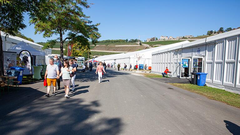 Die Mainfranken-Messe wurde bei spätsommerlichen Temperaturen und bestem Wetter am Samstag, 25. September, eröffnet.