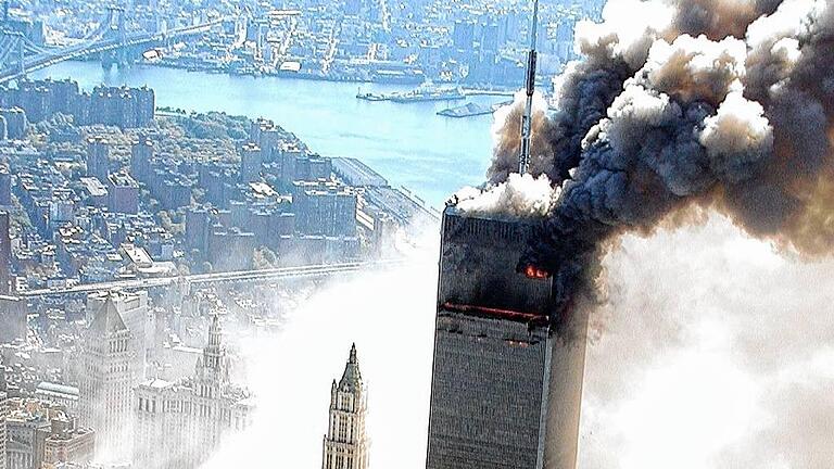 Zehnter Jahrestag 11. September       -  &bdquo;Religionsdebatte aufgezwungen von einem religiös-fanatischen Terror&ldquo;: brennendes World Trade Center.