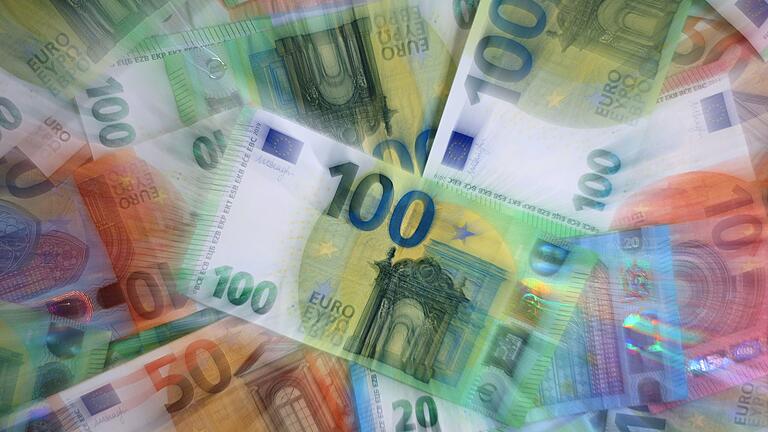 Geldscheine       -  Die Inflation in Deutschland belastet viele Verbraucher.