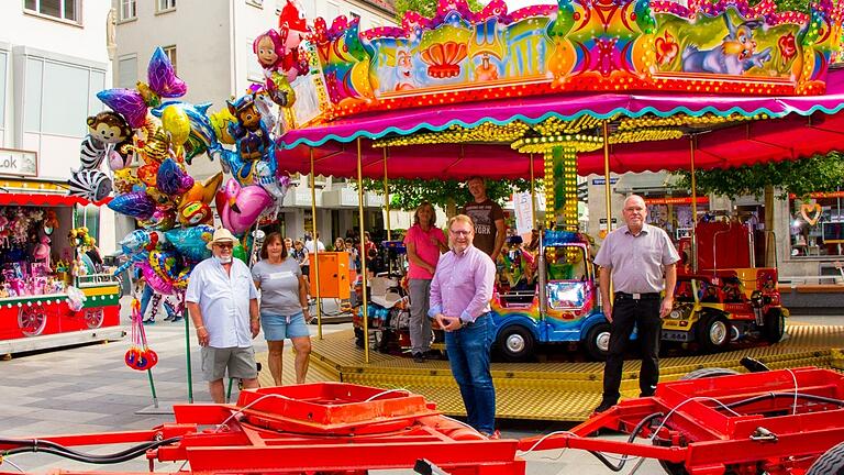 Bereits im Vorjahr gab es nach dem Ausfall des Kiliani-Festes an verschiedenen Stellen der Innenstadt Volksfestschmankerl an Verkaufsständen und ein Kinderkarussell als kleines „Kiliani-Trostpflaster“. Dies könnte auch in diesem Jahr möglich sein.