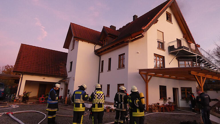 Einen Sachschaden von rund 100 000 Euro verursachte ein Brand in diesem Wohnhaus in Brünn, den vermutlich ein technischer Defekt an der Heizung auslöste.&nbsp;