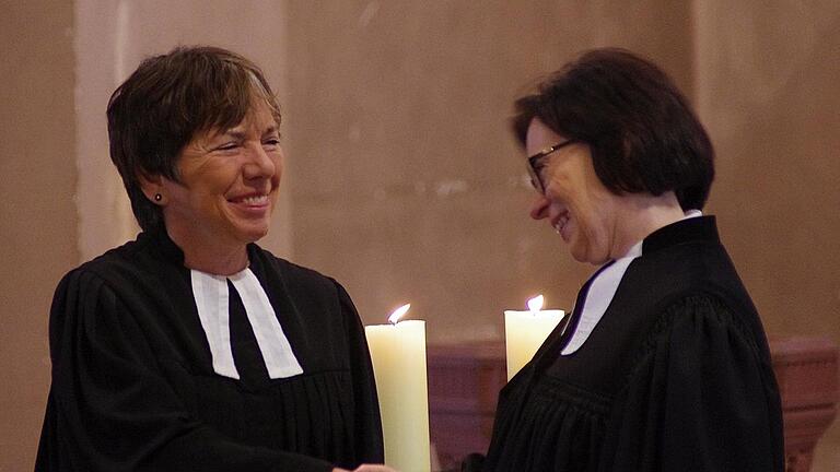 Margot Käßmann und die evangelische Pfarrerin Jacqueline Barraud-Volk in der Erlöserkirche von Bad Kissingen. - Margot Käßmann und die evangelische Pfarrerin Jacqueline Barraud-Volk in der Erlöserkirche von Bad Kissingen. Margot Käßmann und die evangelische Pfarrerin Jacqueline Barraud-Volk in der Erlöserkirche von Bad Kissingen. - Margot Käßmann und die evangelische Pfarrerin Jacqueline Barraud-Volk in der Erlöserkirche von Bad Kissingen.