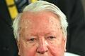 Sir Edward Heath       -  Unter Verdacht: Gegen den ehemaligen britischen Premierminister Sir Edward Heath wird wegen Kindesmissbrauchs ermittelt (das Foto zeigt ihn 1996 bei der Verleihung des Aachener Karlspreises an die niederländische Königin Beatrix).