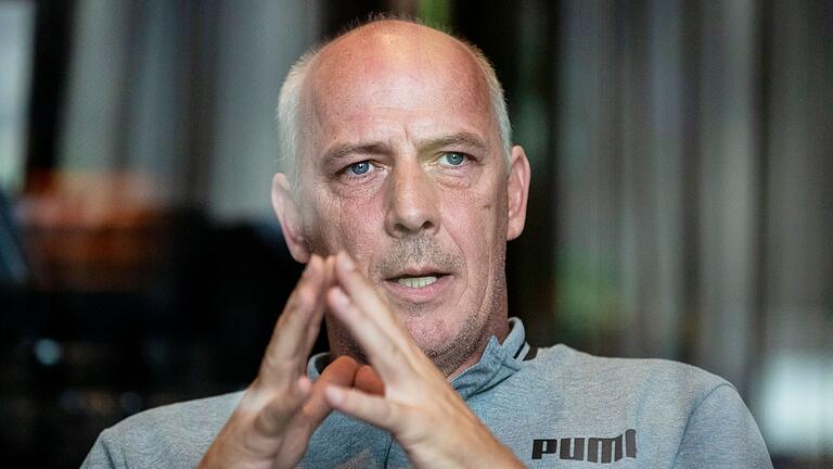Mario Basler       -  Mario Basler rät Thomas Müller zu einem zügigen Karriereende.
