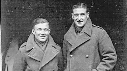 Freunde in der Fremde: Die Aufnahme zeigt John Boylan (rechts) mit seinem Kameraden Jack während des Krieges in Großeibstadt. Freunde in der Fremde: Die Aufnahme zeigt John Boylan (rechts) mit seinem Kameraden Jack während des Krieges in Großeibstadt.