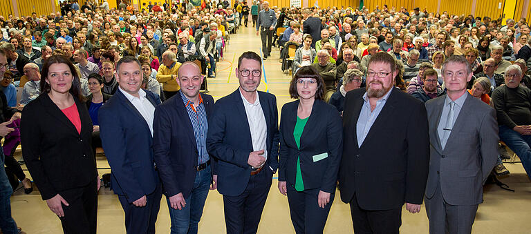 Wahlforum in Volkach (von links) mit Moderatorin Barbara Herrmann, Heiko Bäuerlein, Udo Gebert, Mathias Krönert, Andrea Rauch, Jürgen Wagenhäuser und Moderator Andreas Brachs. Wahlforum in Volkach (von links) mit Moderatorin Barbara Herrmann, Heiko Bäuerlein, Udo Gebert, Mathias Krönert, Andrea Rauch, Jürgen Wagenhäuser und Moderator Andreas Brachs.