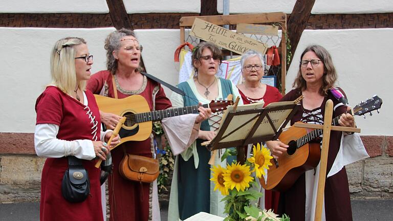 Auch die „Troubadours“ aus Fuchsstadt feierten mit. - Auch die „Troubadours“ aus Fuchsstadt feierten mit. Auch die „Troubadours“ aus Fuchsstadt feierten mit. - Auch die „Troubadours“ aus Fuchsstadt feierten mit.