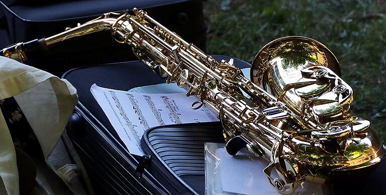 In Ebern und seinen Stadtteilen liegt die Musik nicht am Boden, wie dieses Saxophon, sondern hat einen hohen Stellenwert, was mit der Auszeichnung 'Landmusikort 2022' gewürdigt wurde. In Ebern und seinen Stadtteilen liegt die Musik nicht am Boden, wie dieses Saxophon, sondern hat einen hohen Stellenwert, was mit der Auszeichnung 'Landmusikort 2022' gewürdigt wurde.